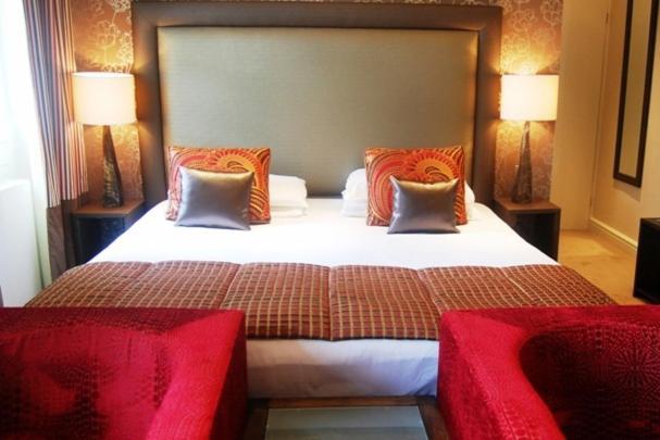 The George Hotel & Monty'S Cheltenham Ruang foto
