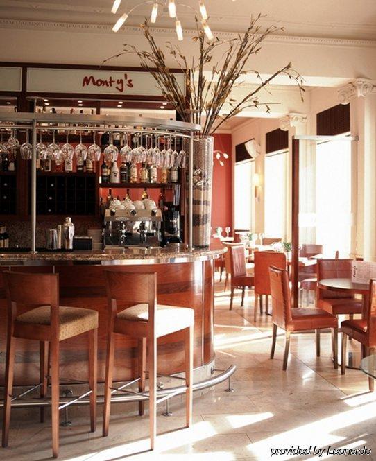 The George Hotel & Monty'S Cheltenham Restoran foto