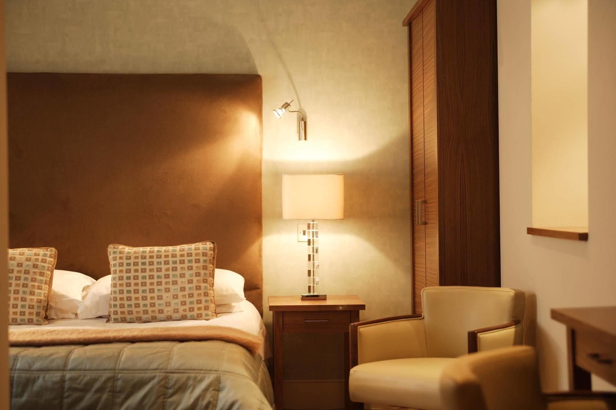 The George Hotel & Monty'S Cheltenham Bagian luar foto